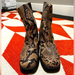 Topshop Tyra leather block heeled boot in Snake Size 7